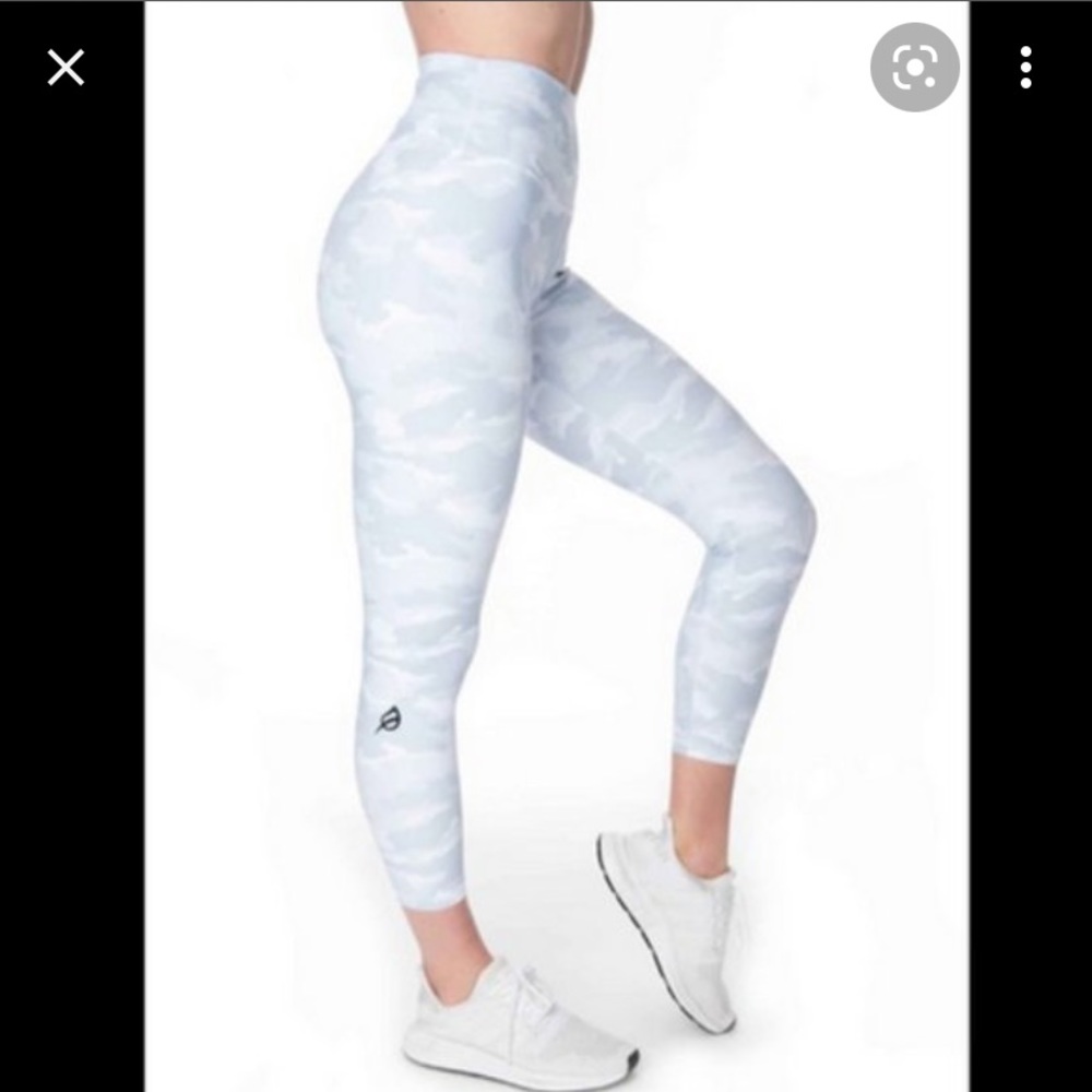 P’tula Desa’ree frosted camo leggings